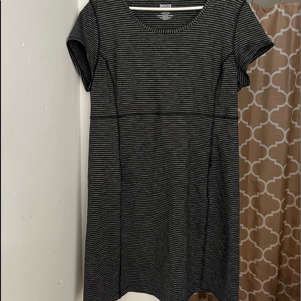 Duluth trading dress size XL grey and black